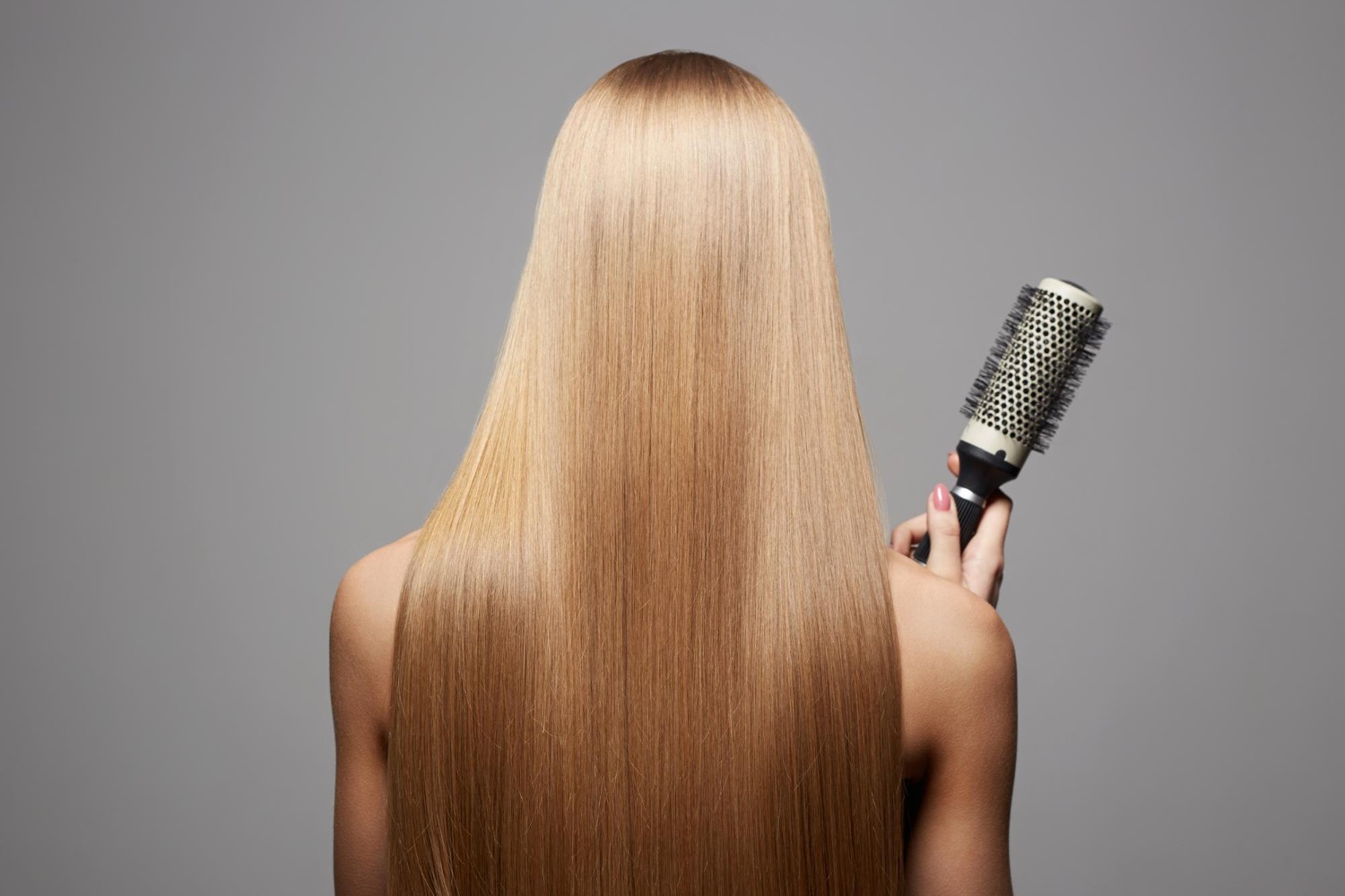 Czy myć włosy przed keratynowym prostowaniem?